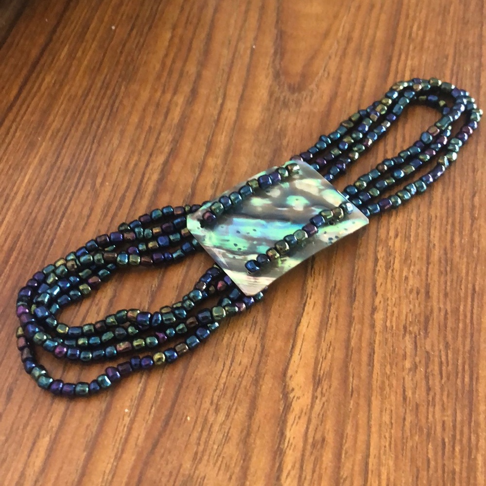BEAUTIFUL IRIDESCENT BLUE BEADED BRACELET